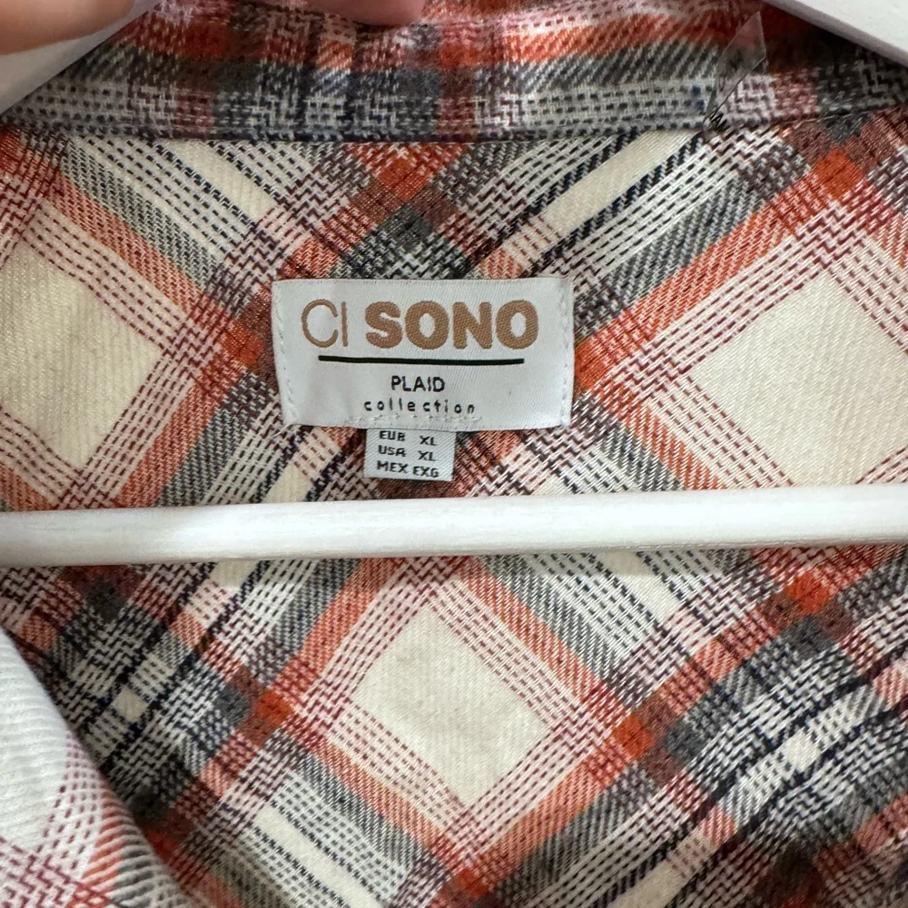 Cropped Plaid Button-Up Flannel — Ci Sono (Size XL) - Picture 4 of 4
